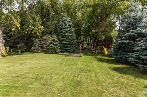 6888 Shady Lane Rd, West Bend WI  53090-8989 exterior