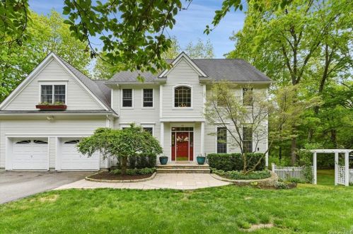 10 Roundtop Ln, Mahopac, NY 10541-3985