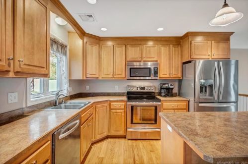 14 Briar Patch Dr, Kensington, CT 06037-2204
