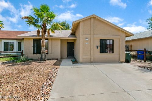 4765 Windrose Dr, Tucson, AZ 85730-4805