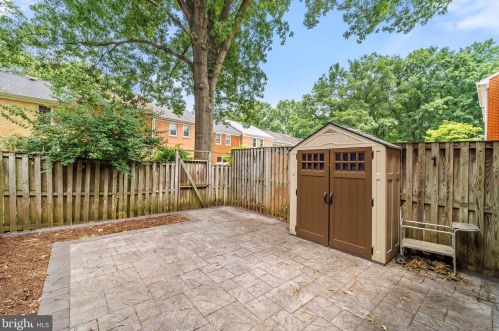 2356 Horseferry Ct, Herndon VA 20191-2733 exterior