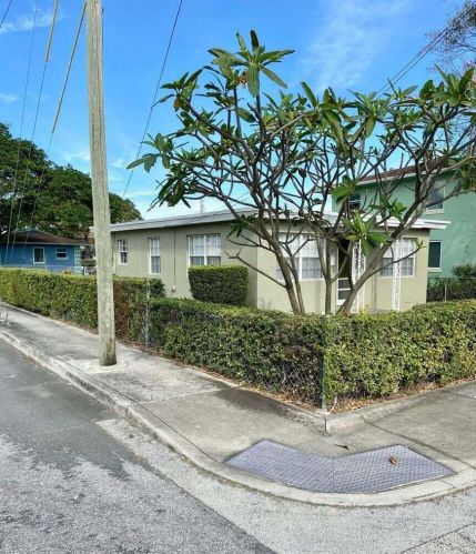 549 21st St, West Palm Beach FL  33407-5831 exterior
