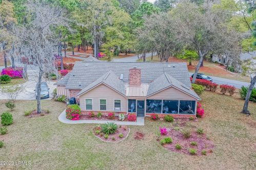 3 Francis Marion Cir, Beaufort, SC 29907-1929