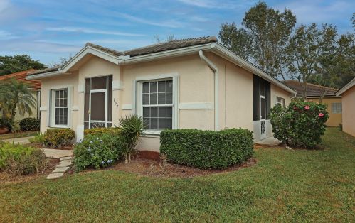 137 Caribe Ct, West Palm Beach, FL 33413-2149