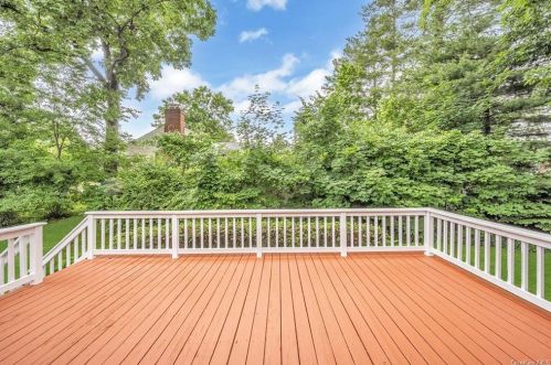 16 Bonwit Rd, Rye Brook NY  10573-1936 exterior