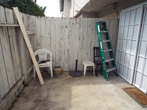 810 Compton Blvd, Compton CA 90220-2955 exterior