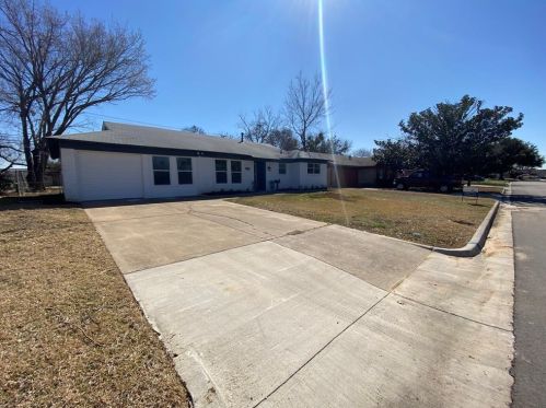 701 Commerce St, Euless, TX 76040-4803