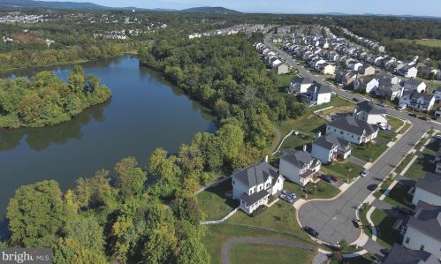 17429 Tedler Cir, Round Hill, VA 20141-2179