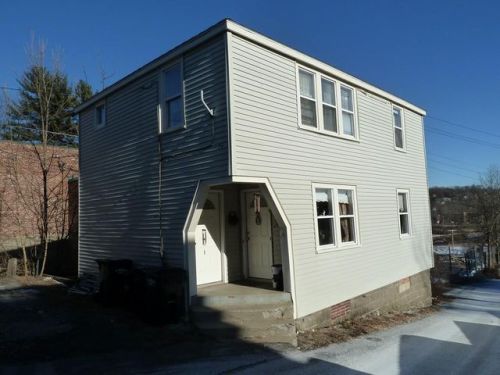 4 Currier St, Amesbury, MA 01913-2928