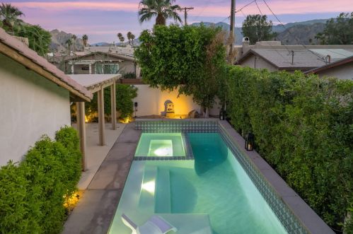51915 Avenida Alvarado, La Quinta CA  92253-3190 exterior