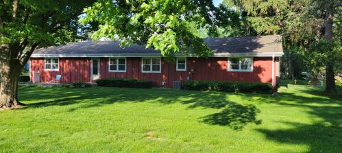 1232 Christopher Ct, Oconomowoc, WI 53066-2351
