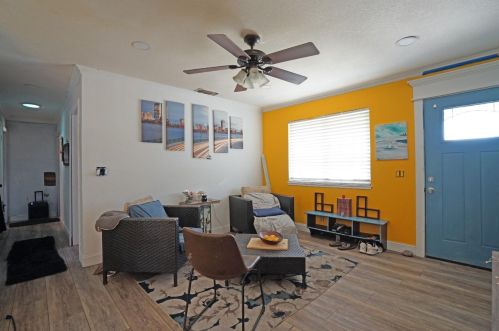 407 Mingo Way, Lathrop CA  95330-9533 exterior