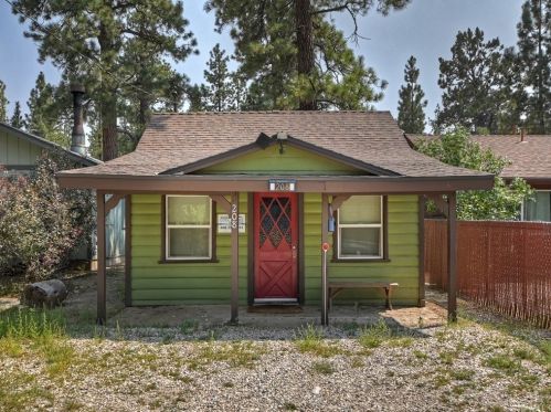 208 Mountain View Blvd, Big Bear City, CA