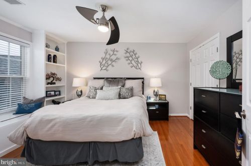 7226 Lyndam Hill Cir, Lorton VA  22079-4509 exterior