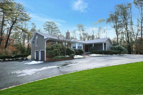 102 Millet St, Huntington Station, NY 11746-8022