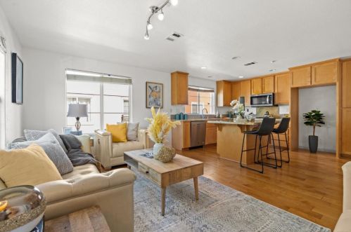 302 Vista Roma Way, San Jose CA 95136-4427 exterior