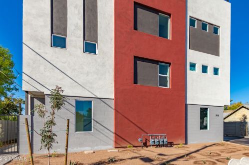 3616 12 St, Phoenix AZ 85024-1762 exterior