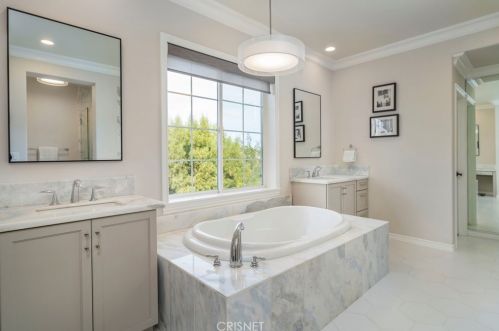 26173 Lone Rock Ct, Santa Clarita CA  91381-0647 exterior