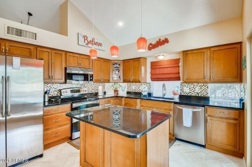 16025 12th Pl, Phoenix, AZ 85048-8652