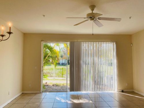 890 Pipers Cay Dr, West Palm Beach, FL 33415-4011