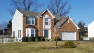 8 Fawn Dr, Shrewsbury, PA 17361-1434