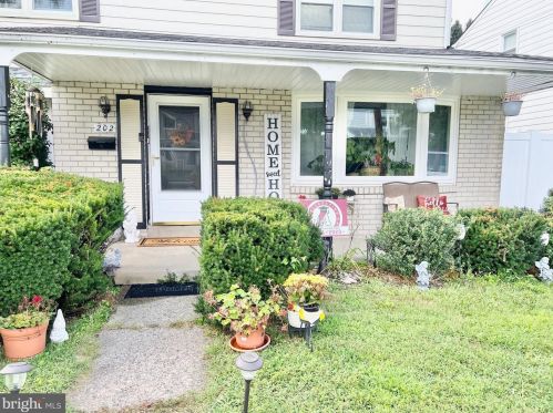 202 Susan Dr, Melrose Park, PA 19027-1833