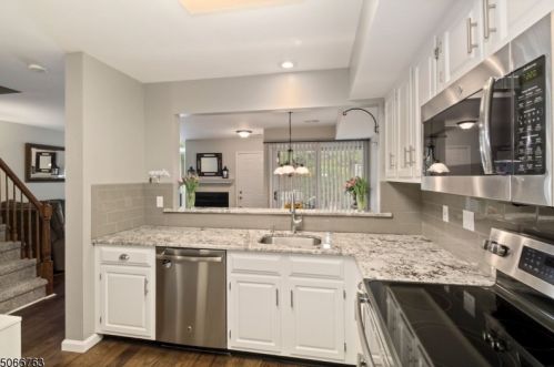 14 Academy Ct, Bedminster, NJ 07921-1819