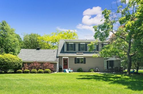 11 Greenhaven Rd, Tompkins Corners NY  10579-3303 exterior