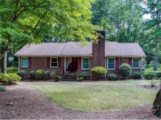 5700 Charing Pl, Charlotte NC  28211-4252 exterior