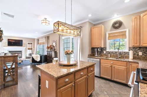 9 Murray Ln, Crotonville NY  10562-3300 exterior