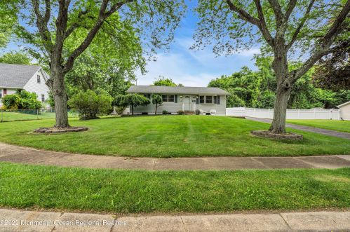 10 Trinity Pl, Jackson Twp NJ  08527-1822 exterior