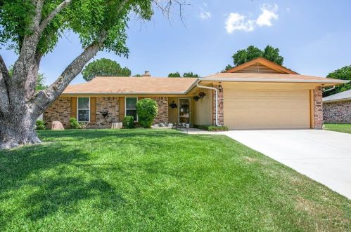 740 Newport Dr, Midlothian, TX 76063-2815