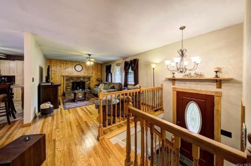 6 Sunset Dr, Monticello, NY 12701-4500