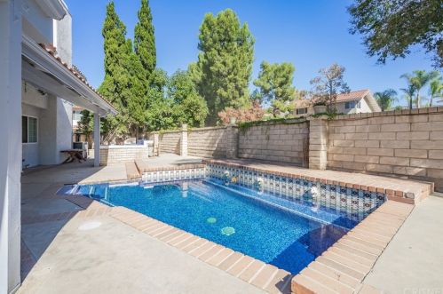 2828 Inyo Cir, Simi Valley CA 93063-2002 exterior