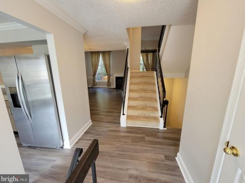 5824 Wye Oak Commons Ct, Springfield VA  22015-2842 exterior