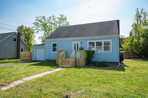 48 Deer St, Wheatley Heights NY  11798-3302 exterior