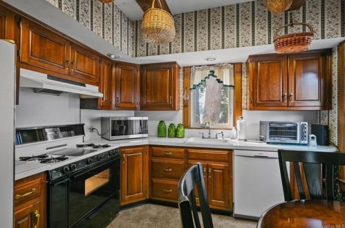 37 Prospect Ave, Middletown NY  10940-4119 exterior