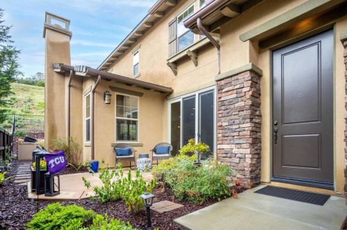 7031 Sitio Corazon, Carlsbad CA  92009-2038 exterior