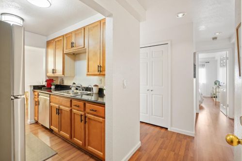 930 Mission Rd, South San Francisco, CA 94080-3276