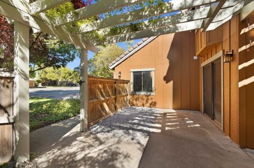 8 Alameda Park Cir, Chico CA 95928-4174 exterior