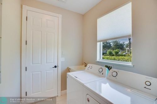 1525 79th Ave, Vero Beach FL  32966-1261 exterior