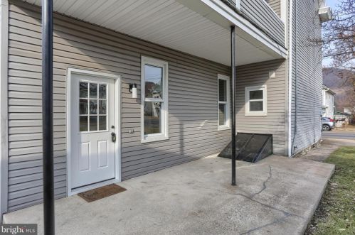 464 Main St, Lykens, PA 17048-1211