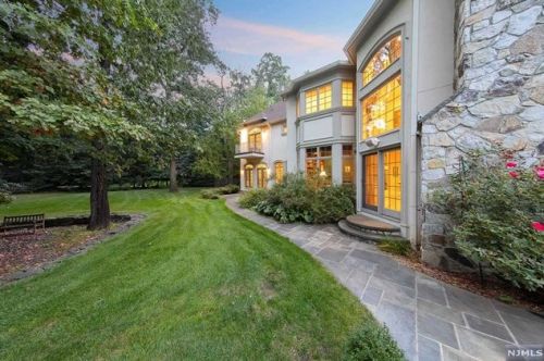 878 Seneca Rd, Franklin Lakes NJ  07417-2825 exterior