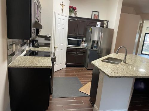 803 Slaughter Ln, Euless TX  76040-8954 exterior