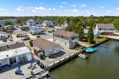 211 Cedar Dr, Berkeley Township NJ 08721-3109 exterior