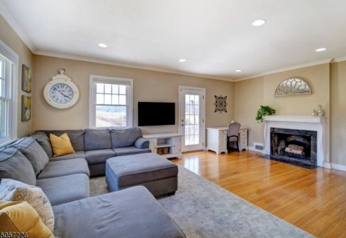 1 Hathaway Ln, Verona NJ  07044-2306 exterior