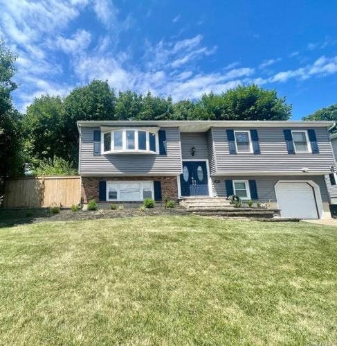 102 Harrison Ave, Congers, NY 10920-1939