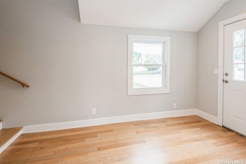 232 44 St, North Lindenhurst NY 11757-2307 exterior