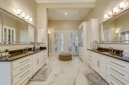 4700 Tour 18 Dr, Lewisville TX  75022-6450 exterior