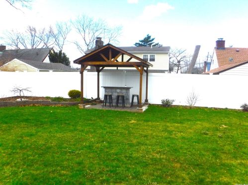 11 Barrington St, Westbury NY  11590-4629 exterior